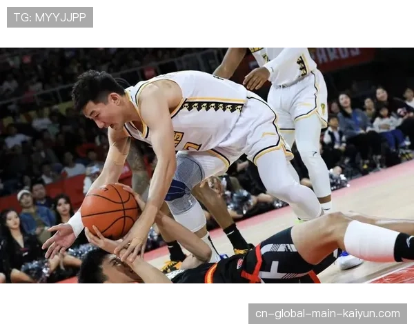 广厦队大胜深圳延续五连胜 孙铭徽13次助攻串联全队进攻